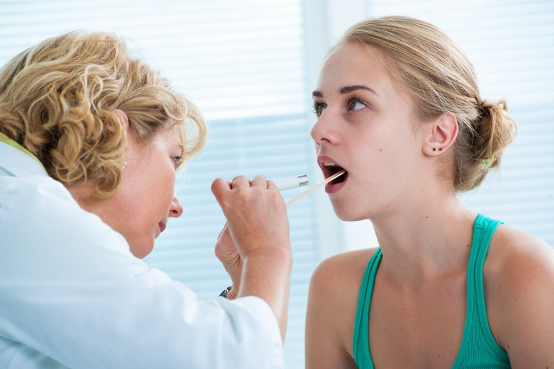 Лор-нифекции могут вызывать осложнения - отит, абсцесс, потеря слуха.
